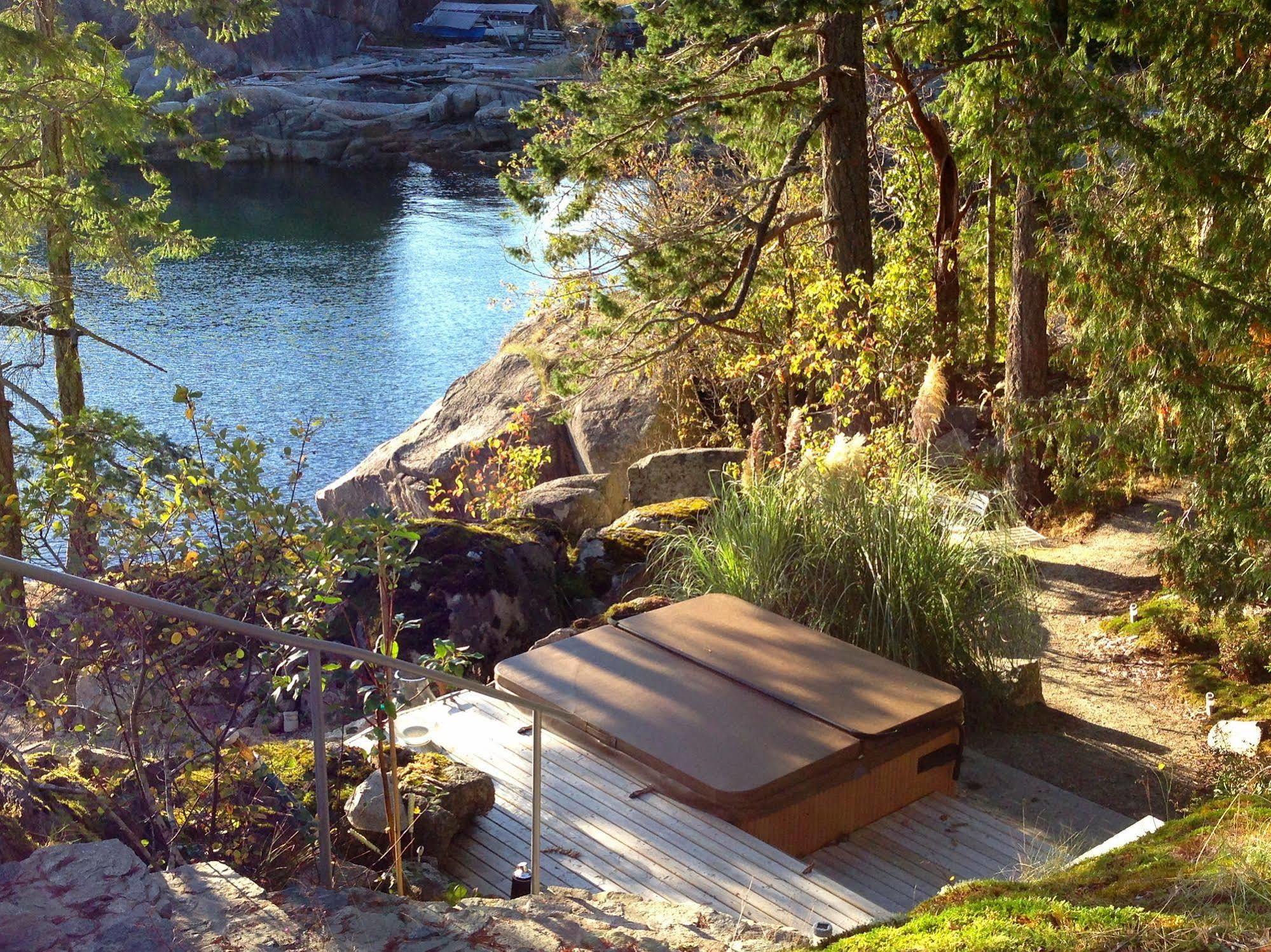 Pointhouse Suites On Sargeant Bay Halfmoon Bay 외부 사진