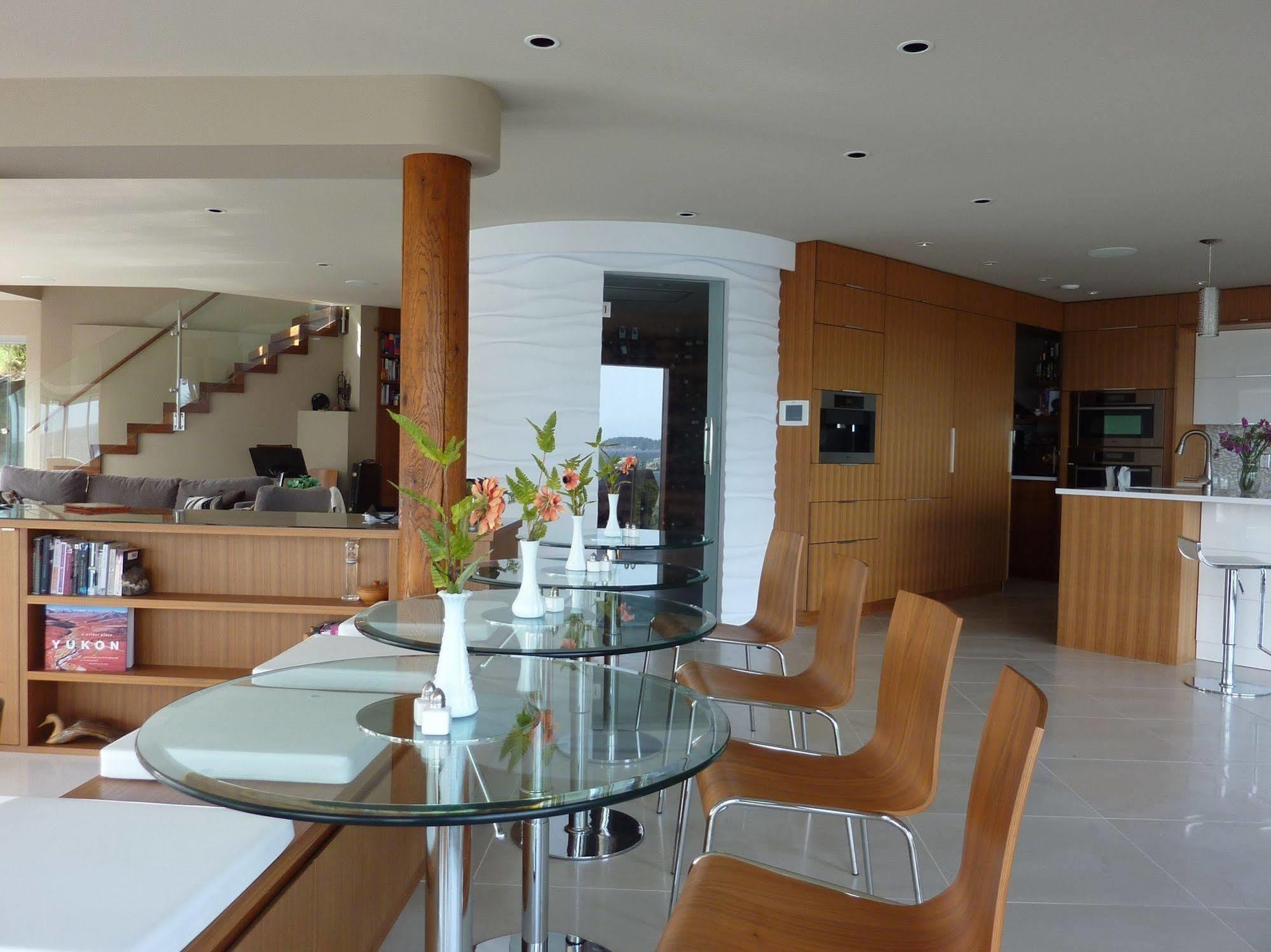 Pointhouse Suites On Sargeant Bay Halfmoon Bay 외부 사진